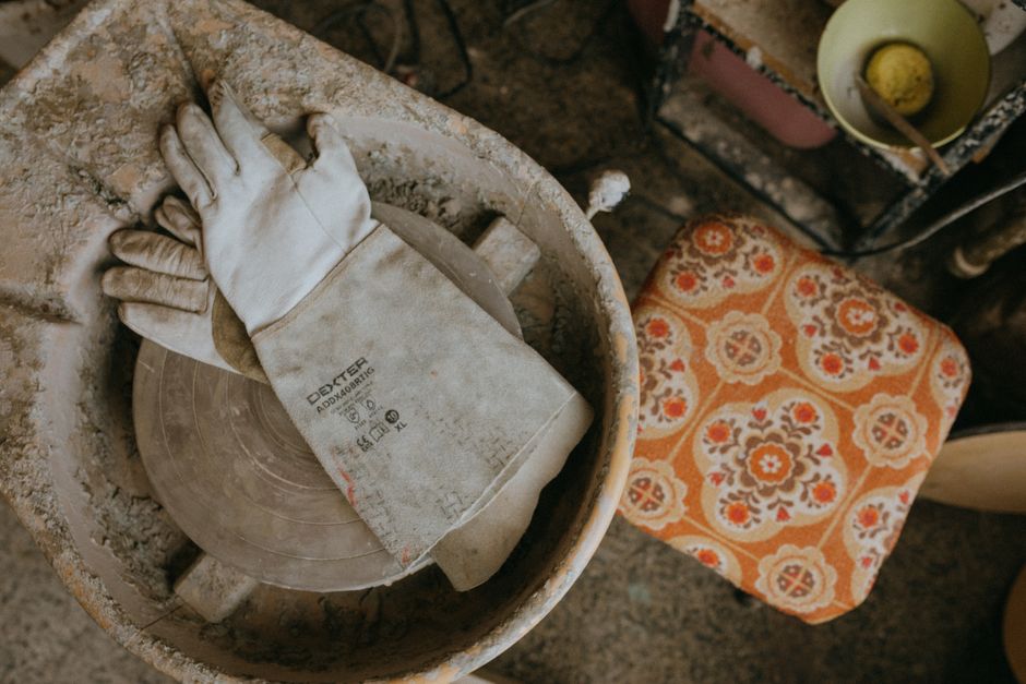 A Realistic Routine for Glaze Dipping, Chemistry & Firing Schedules That Fits a Busy Life