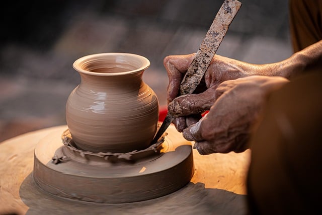 My Field Guide to Clay Bodies: Stoneware, Porcelain & Terracotta : What Actually Works
